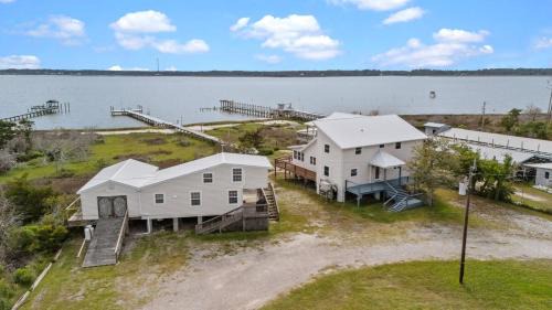 Sealevel House | Waterfront Dock Kayaks Ping Pong 3 Bedroom 2 Bathroom