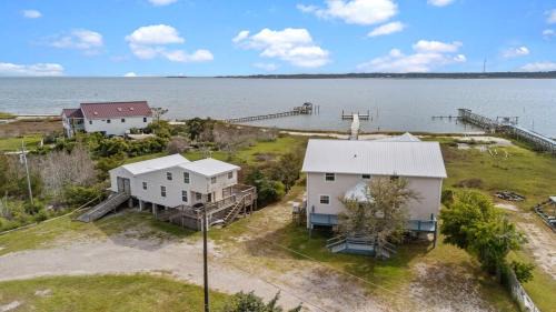 Sealevel House | Waterfront Dock Kayaks Ping Pong 3 Bedroom 2 Bathroom