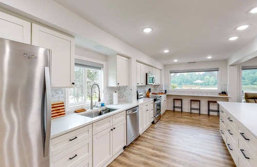 Pointblank House | Waterfront dog-friendly home with pier access, alfresco dining, & kayak
