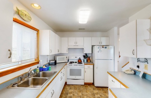Indiantown Shores House | Waterfront, dog-friendly house with sound views, shared pool, & private hot tub