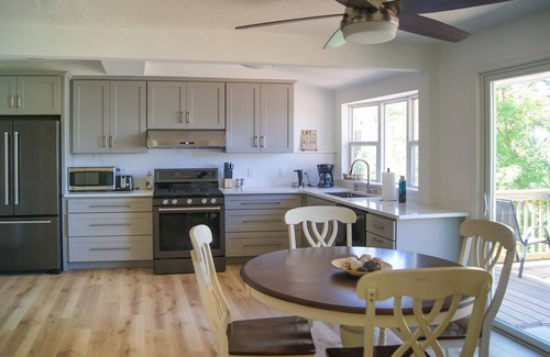Maple Grove House | Waterfront Eagle Lake Home w/Yard & Deck