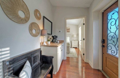 Seguin House | Waterfront | Grill | Fire Pit | Sleeps 16+
