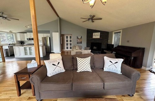 Howe Island House | Waterfront Haven on Howe
