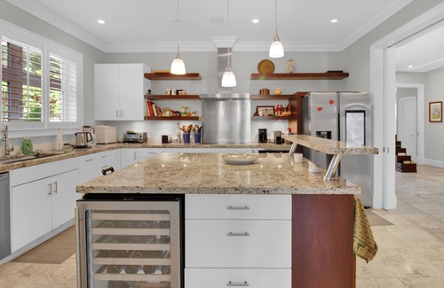 Nassau House | Waterfront Home in Old Fort Bay