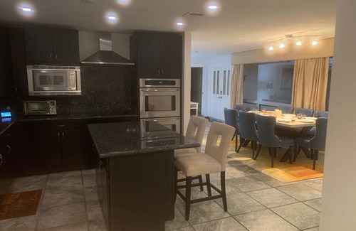 Coral Ridge Isles House | Waterfront Home with a Heated Pool 10 min to the Beach