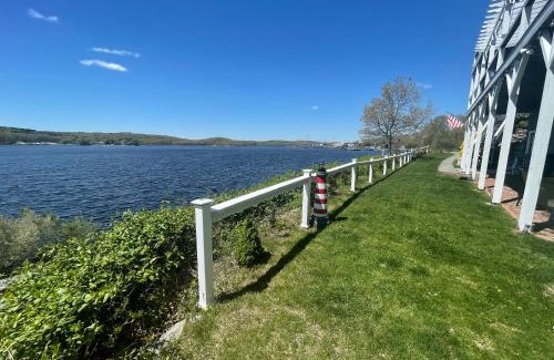 Conning Towers Nautilus Park Apartment | Waterfront Home with a View