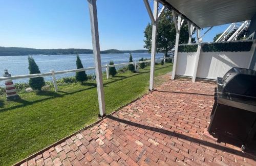 Conning Towers Nautilus Park Apartment | Waterfront Home with a View