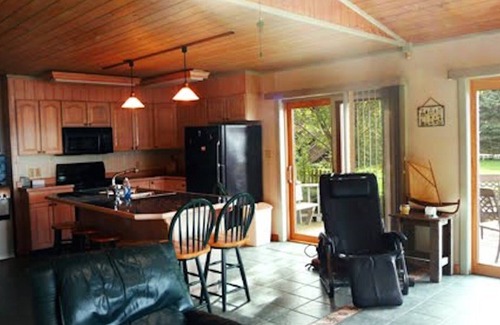 Pulaski House | Waterfront Lake house (Sandy Pond, Lake Ontario)