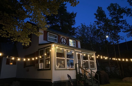 Old Town Cottage | Waterfront Lakefront Cottage, Sleeps 6. Parking.