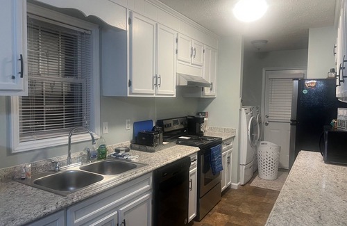 Moneta House | Waterfront-Large Dock-Quiet Cove- Minutes to Drifters-Bridgewater Marina