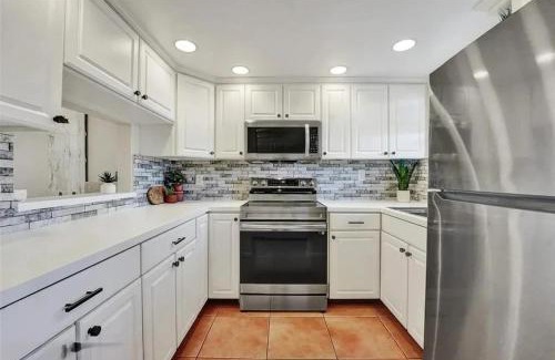 Margate Apartment | Waterfront Living With Easy Access To Shopping