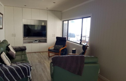 Corlette Apartment | Waterfront Location - 2 Bed Apartment in Corlette, Port Stephens - Sleeps 4