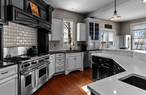 Tiverton House | Waterfront Luxury Victorian Near Newport with Stunning Views
