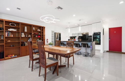Harbordale House | Waterfront Oasis - Saltwater Pool - Kayaks - Minutes to Fort Lauderdale Beach!