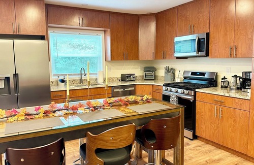 Saugerties South Apartment | Waterfront Oasis, Hot Tub, Sauna, Village Walk to All, Kayaks, Pet Friendly