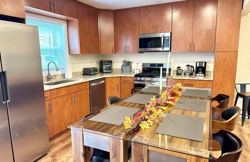 Saugerties South Apartment | Waterfront Oasis, Hot Tub, Sauna, Village Walk to All, Kayaks, Pet Friendly