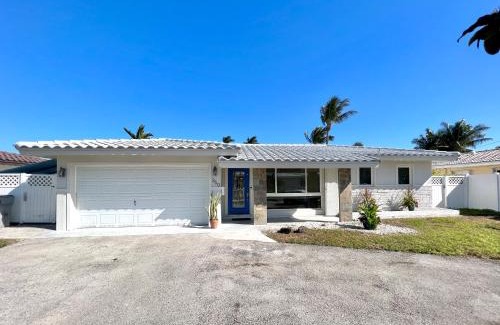 Garden Isles House | Waterfront Oasis