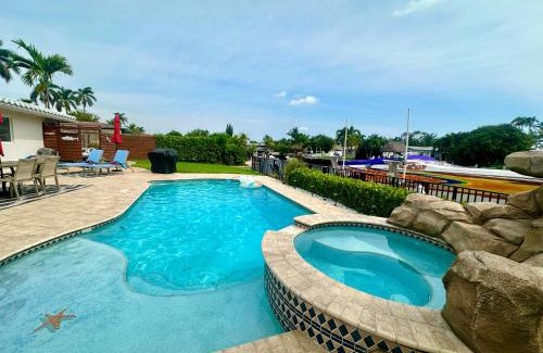 Garden Isles House | Waterfront Oasis