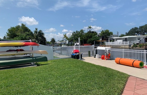 Signal Cove House | Waterfront/private dock. 4 kayaks and a canoe included! Pet friendly💕🐾🐠