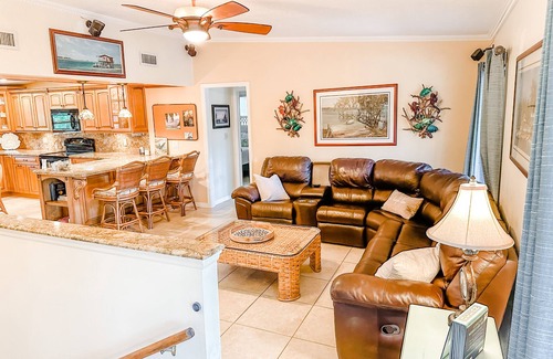 Pirates Cove House | Waterfront Retreat in Key Largo 90' deep water dock