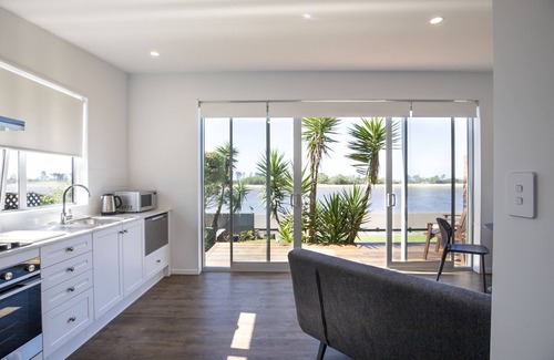 Westport House | Waterfront Retreat - Westport Self-Contained Unit