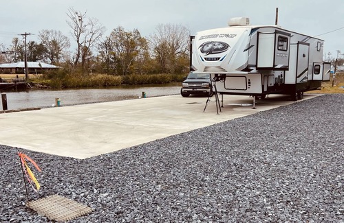 Bourg RV Rental | WATERFRONT RV SITE W/LAUNCH NEAR COCODRIE/POINTE AUX CHEIN/HOUMA
