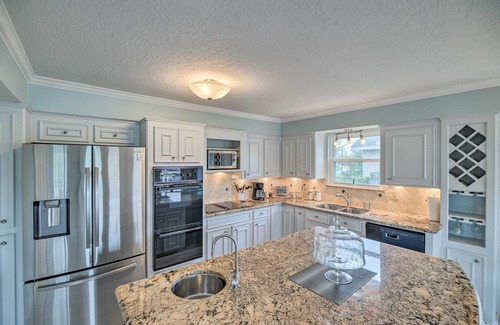 Barrett House | Waterfront San Jacinto River Home w/Boat Slip!