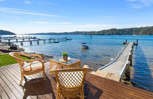 Scotland Island House | Waterfront Scotland Island Holiday Home - Family & Pet Friendly - 3 Bedrooms - Wifi - Netflix - Private Jetty