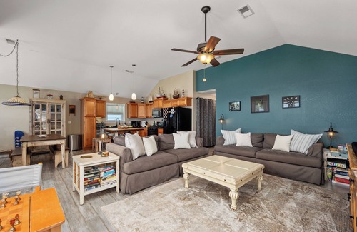 Colington House | Waterfront Soundfront, Fenced for Dogs 🐶, Kayak, Bikes, Beautiful Sunsets
