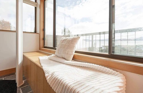 Sandy Bay House | Waterfront Stay at Nutgrove Beach