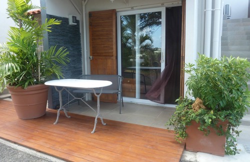 Noumea Apartment | Waterfront studio in Nouméa, Lagoon view for 2 people