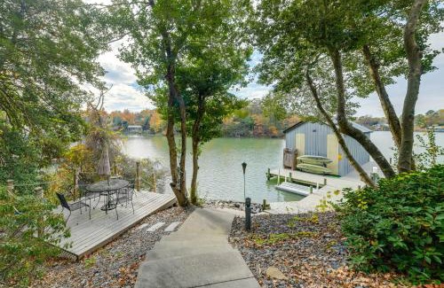 Topping House | Waterfront Topping Vacation Home with Boat Dock!