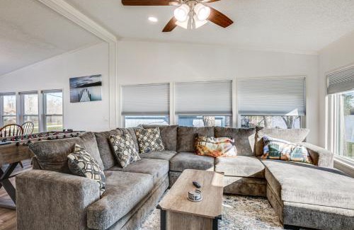 Trinity House | Waterfront Trinity Vacation Rental with Hot Tub!