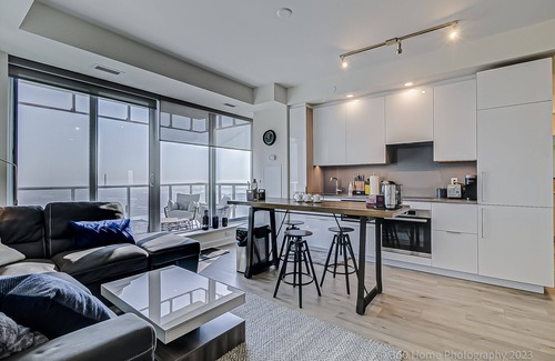 St. Lawrence Condo | Waterfront View 1BR & WFH in Luxury Building High Floor with Breathtaking Views