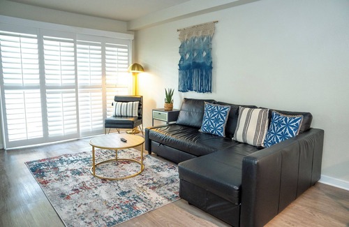 Lincoln Acres Apartment | Waterfront w/Heated Pool & FREE PKG