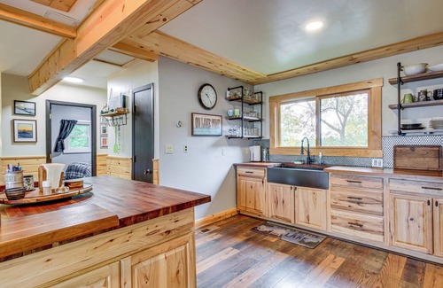 South Harbor Cabin | Waterfront Wahkon Cabin w/Gas Grill & Fire Pit!