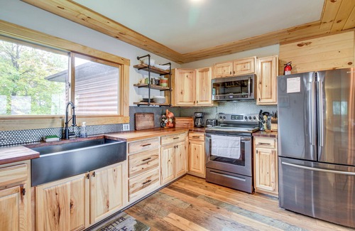 South Harbor Cabin | Waterfront Wahkon Cabin w/Gas Grill & Fire Pit!