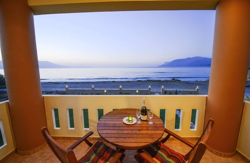 Nopigia Apartment | Waterfront with Extraordinary View, Thetis