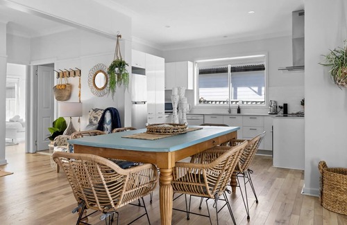 Toukley House | Waterfront with One of a kind Lake Views - Toukley