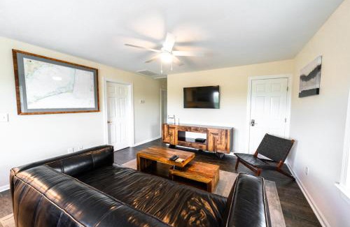 Waves Apartment | Watermen's Cabana 3A - 3-bedroom, 2-bathroom apartment - Walk to beach and access to REAL Watersports