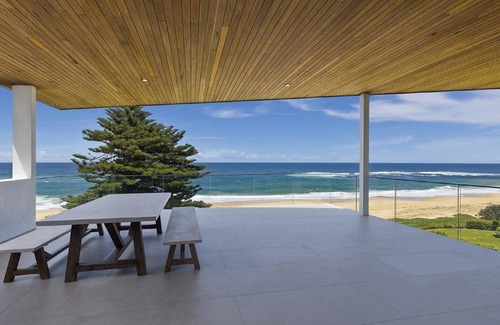 Forresters Beach House | WATERS EDGE AT FORRESTERS BEACH - THE ULTIMATE BEACHFRONT WITH PANORAMIC VIEWS