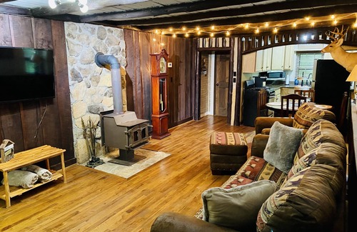 Randleman Cabin | Water’s Edge Cabin - Private Waterfront Cabin on 7 acres
