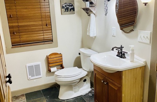 Randleman Cabin | Water’s Edge Cabin - Private Waterfront Cabin on 7 acres