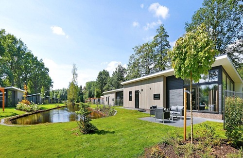 Lochem Ski Chalet | Waterside Bliss in Lochem