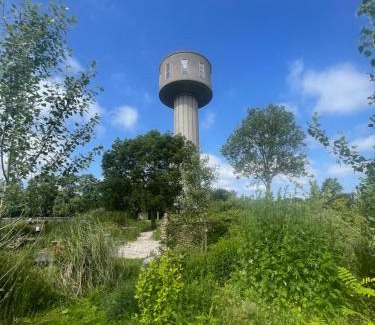 Sint Jacobiparochie Hotel | Watertorenhotel Wadhoog