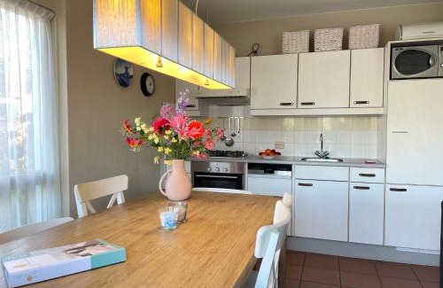 Langweer House | Watervilla de Karekiet by Droomvilla