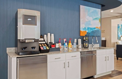 Overland Park Apartment | WaterWalk Extended Stay by Wyndham Kansas City - Overland Pk