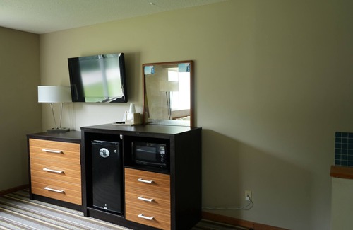Watseka Hotel | Watseka 24 Inn & Suites