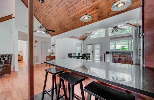 Harriman House | Watt a Retreat on Watt's Bar Lake, Sleeps 6-8
