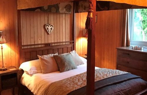 Tiverton House | Wattles-E4527